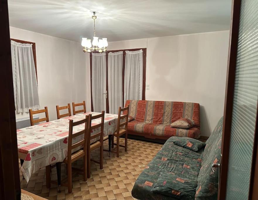 Vaste Villa Au Coeur De La Pinede Les Mathes Luaran gambar